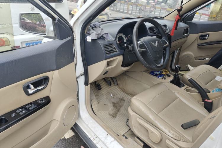 Used Wuling Hongguang 2014 1.5L S Comfort Model Driver Seat