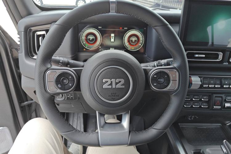 Used 212 T01 2024 2.0T Mechanic