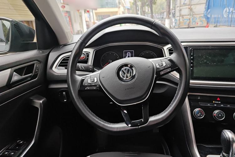 Used Volkswagen T-ROC 2018 280TSI DSG Two-Wheel Drive Advanced Version China V Emission Standard
