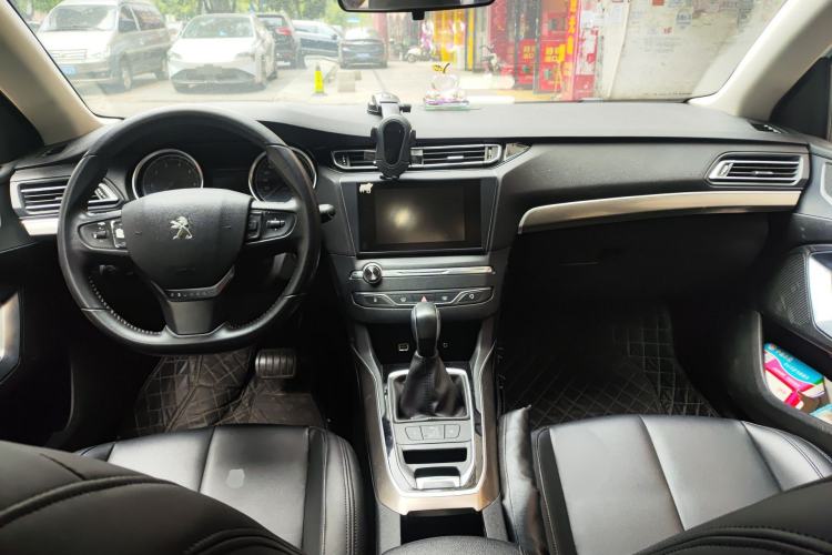 Used Peugeot 408 2016 1.6T Automatic Luxury Edition Center Console