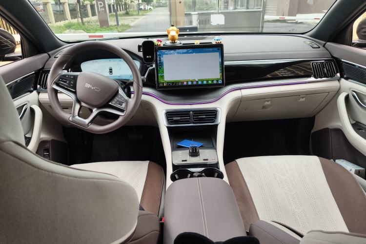 Used BYD Song PLUS New Energy 2025 DM-i 75KM Luxury Model Center Console