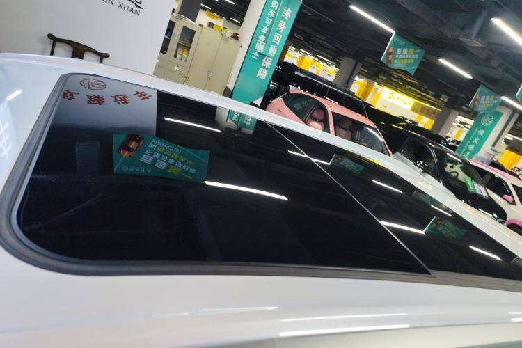 Used AION Y 2023 Plus 510 Smart Edition Roof