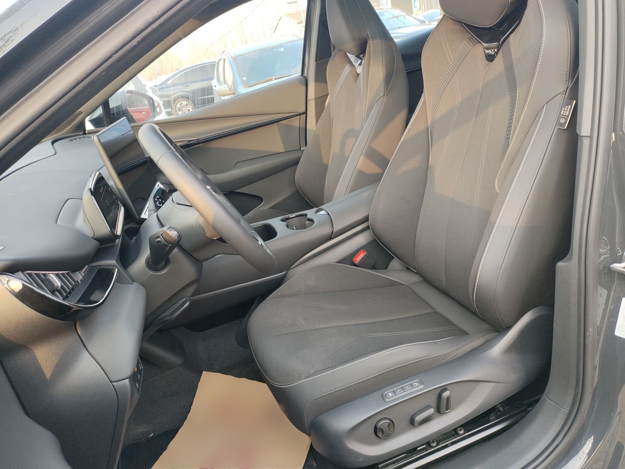 Переднее сиденье в автомобиле