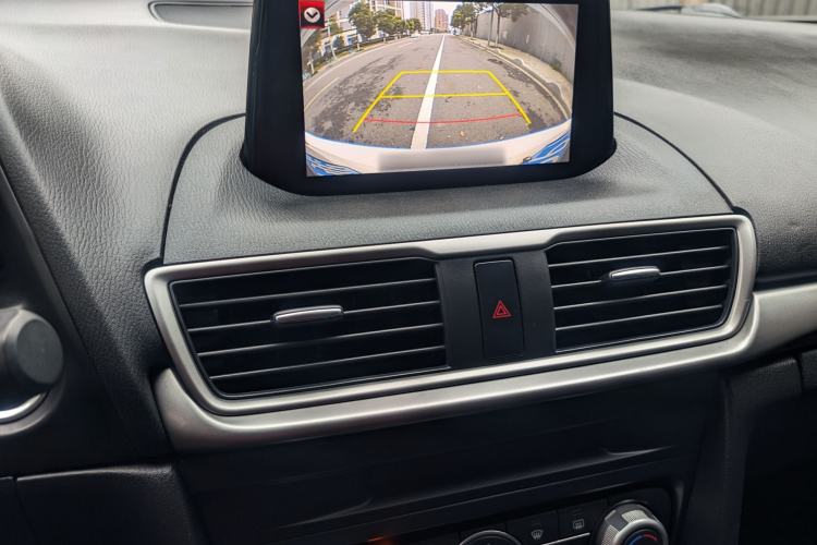 Used Mazda 3 Axela 2017 Hatchback 1.5L Automatic Luxury Model Emission Standard China V Interior 4