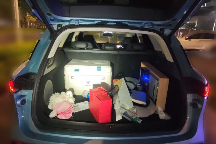 Used VOYAH FREE 2023 Four-Wheel Drive Extended-Range Model with Ultra-Long Range Trunk