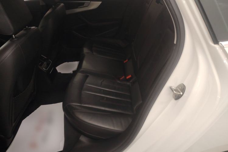 Used Audi A4L 2019 40 TFSI Fashion Edition China VI Emission Standard Left Rear Seat