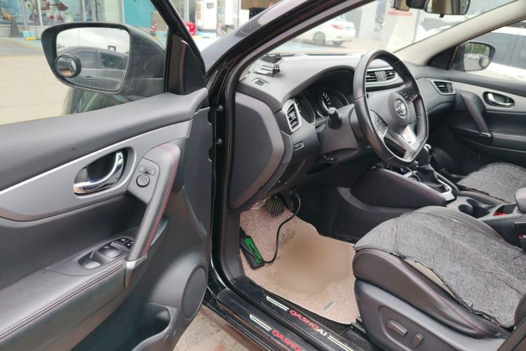 Used Nissan Qashqai 2019 2.0L CVT Luxury Edition Interior 3