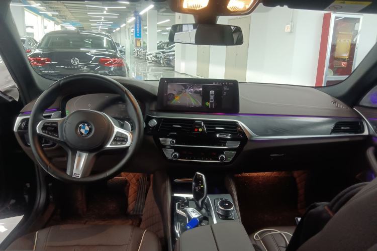 Used BMW 5 Series 2021 Facelifted 530Li Leading Edition M Sport Package
