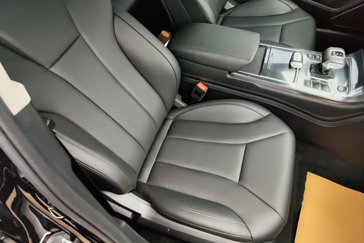 Used Hongqi H5 2022 Classic Model Facelift 1.8T Automatic Smart Connect Flagship Edition Right Front Seat