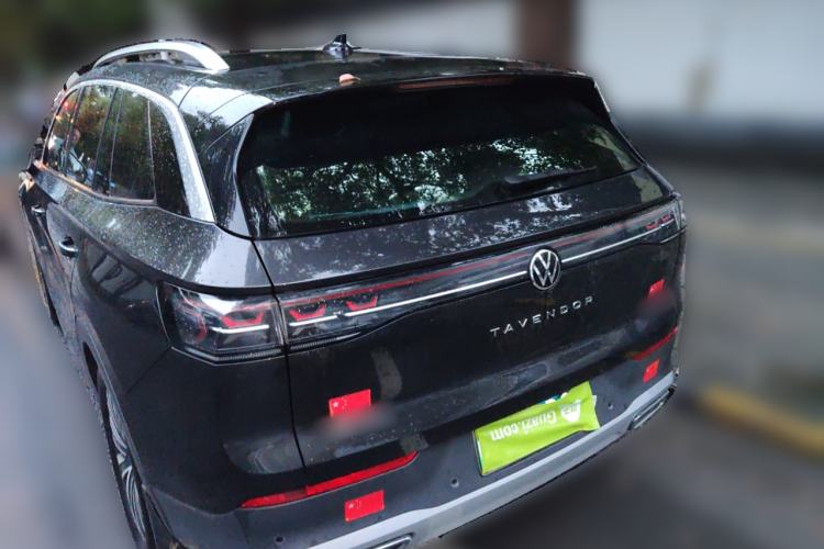 Used Volkswagen Tavendor 2023 330TSI Luxury Touring Edition
