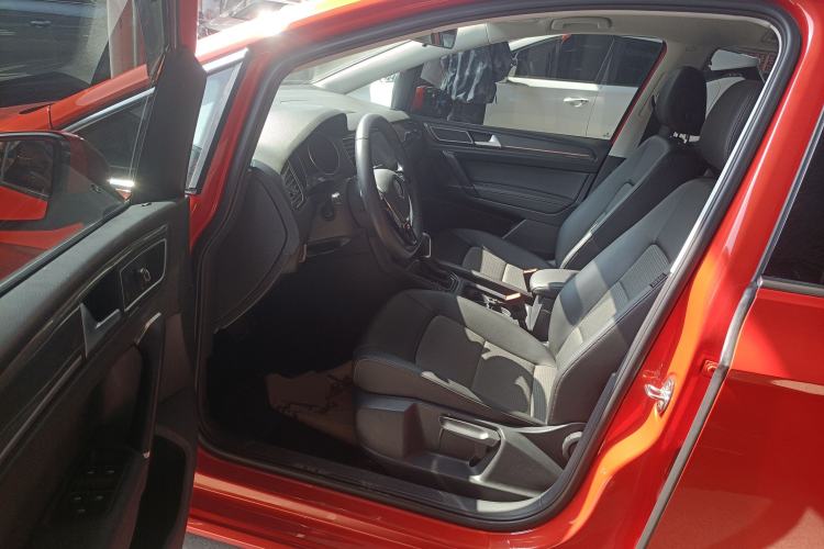 Used Volkswagen Golf Sportsvan 2016 230TSI Automatic Trend Edition
