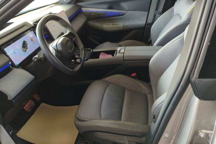 Used Lynk & Co 08 EM-P 2023 120km Long-Range Halo
