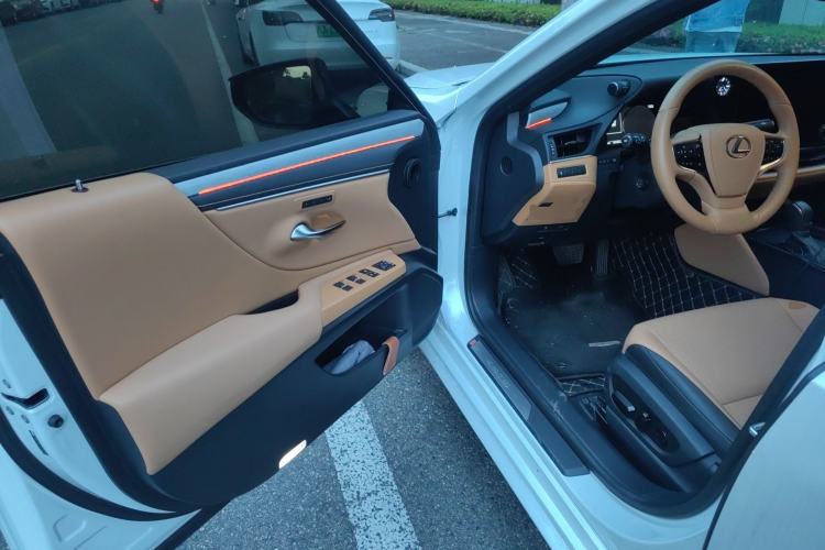 Used Lexus ES 2025 200 Premium Edition Driver Seat