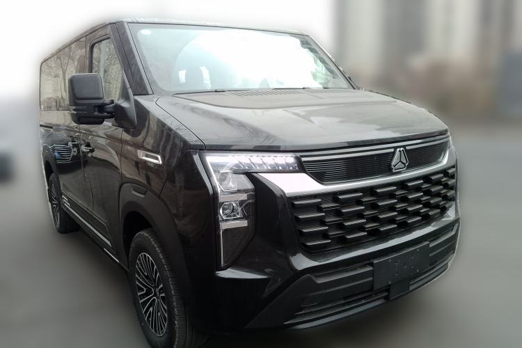 Used Sinotruk Pioneer V 2025 Multi-Function PRO Version 2.0T Automatic Short Wheelbase Low Roof Front Right 45 Deg