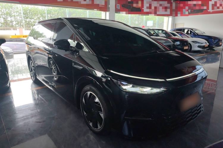 Used XPeng X9 2024 702 Ultra-Long Range Max Front Right 45 Deg