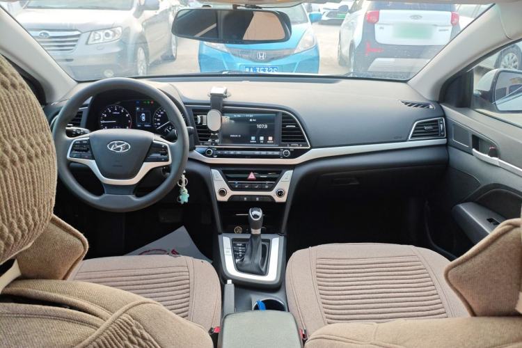 Used Hyundai Elantra (6th Generation / Lingdong) 2016 1.6L Automatic ZhiXuan – Elite Version Center Console