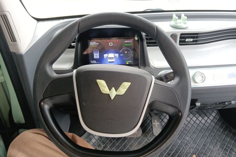 Used Wuling Hongguang MINIEV 2021 Macaron Fashion Model Lithium Iron Phosphate Steering Wheel
