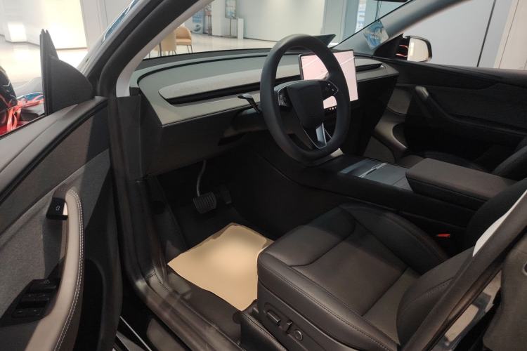 Used Tesla Model Y 2025 Rear-Wheel-Drive Version Left Front Seat