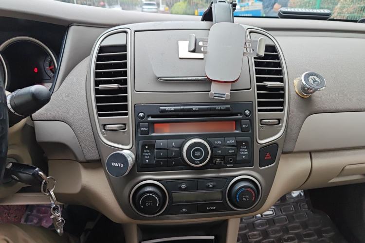 Used Nissan Sylphy 2016 Classic 1.6XE Automatic Comfort Edition Audio And AC Panel