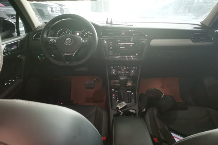Used Volkswagen Tiguan L 2018 Revised Version 330TSI Automatic Two-Wheel Drive Comfort Edition Center Console