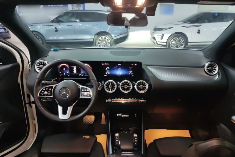 Used Mercedes-Benz GLA 2022 GLA 200 Center Console