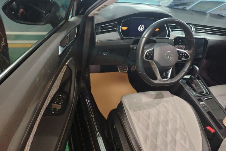 Used Volkswagen Magotan 2023 2 Million Units Limited Edition 330TSI DSG Leading Version
