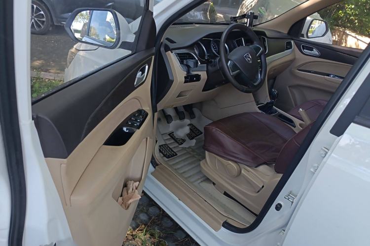 Used Baojun 730 2016 Revised Version 1.5L Manual Standard Model 5 Seats
