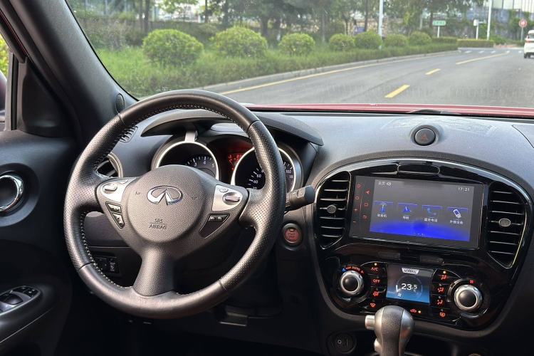 Used Infiniti ESQ 2014 1.6L Spontaneous Edition
