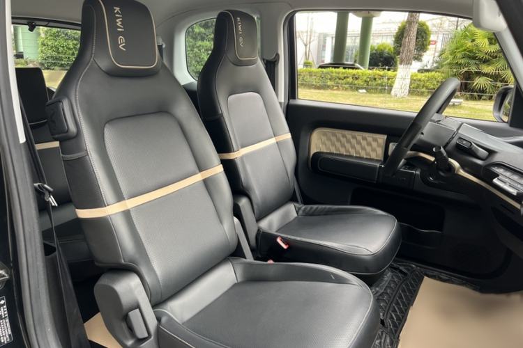 Used Baojun KiWi EV 2021 Artist Model Ternary Lithium Interior 4