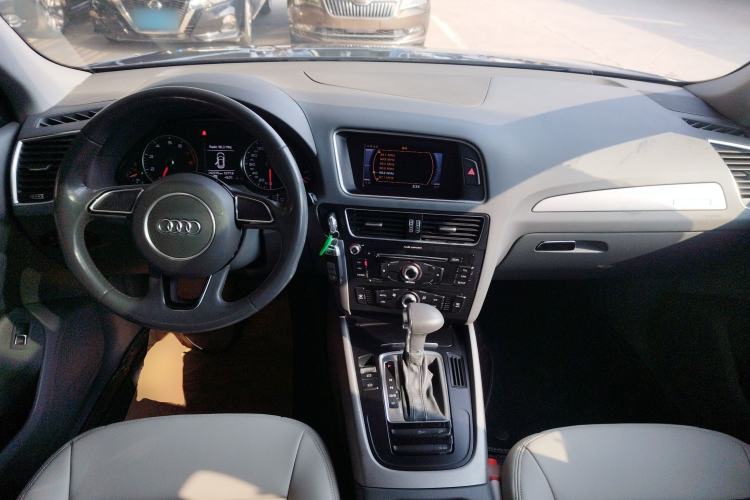 Used Audi Q5 2015 40 TFSI Trendy Edition Center Console