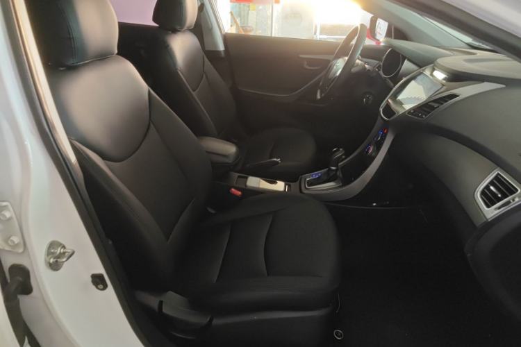 Used Hyundai Elantra (5th Generation / Langdong) 2016 1.6L Automatic Smart Version