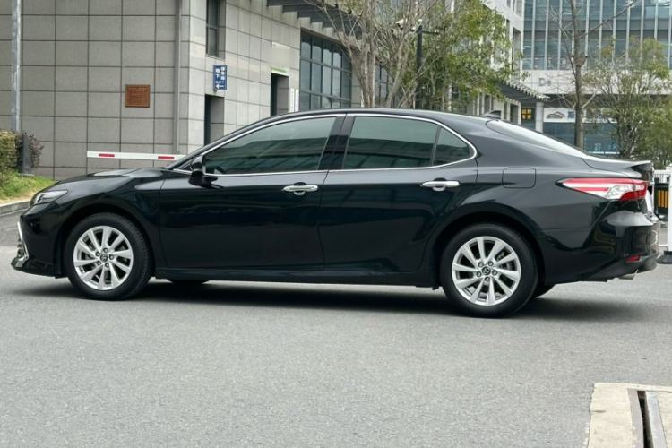 Used Toyota Camry 2021 2.0G Luxury Edition
