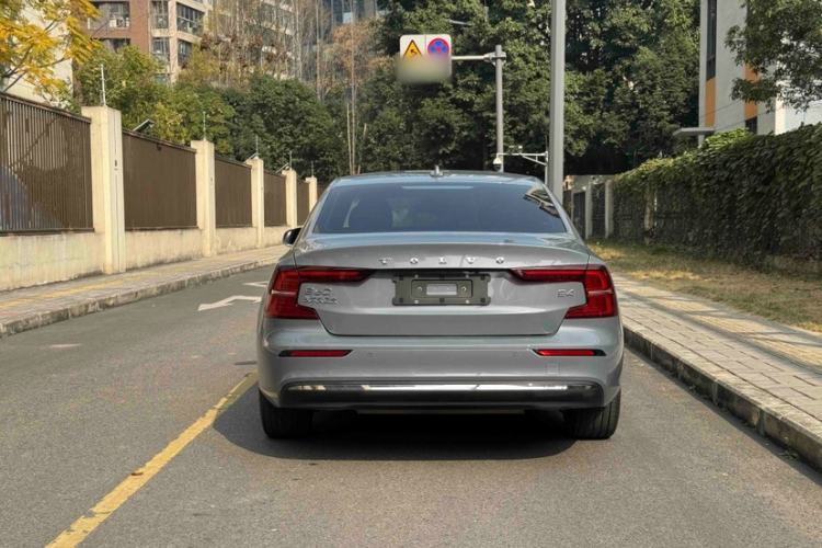 Used Volvo S60 2023 B4 Zhiyuan Luxury Edition
