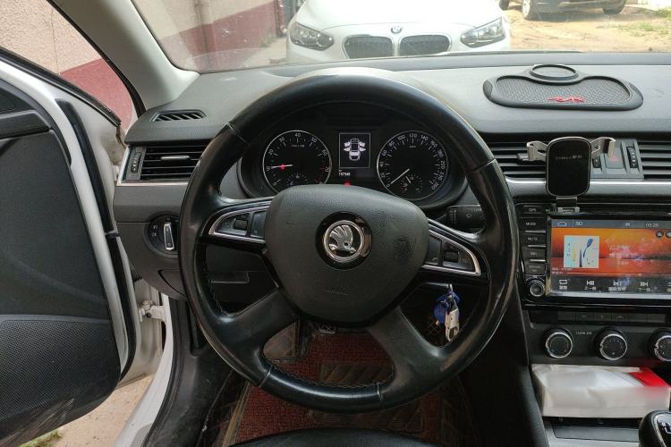 Used Skoda Octavia 2016 1.6L Manual Smart Drive Version
