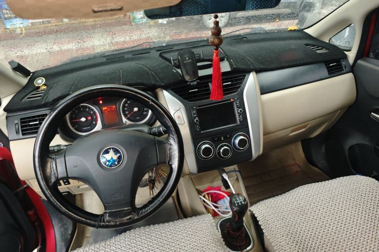 Used Venucia R50 2012 1.6L Manual Comfort Edition Center Console