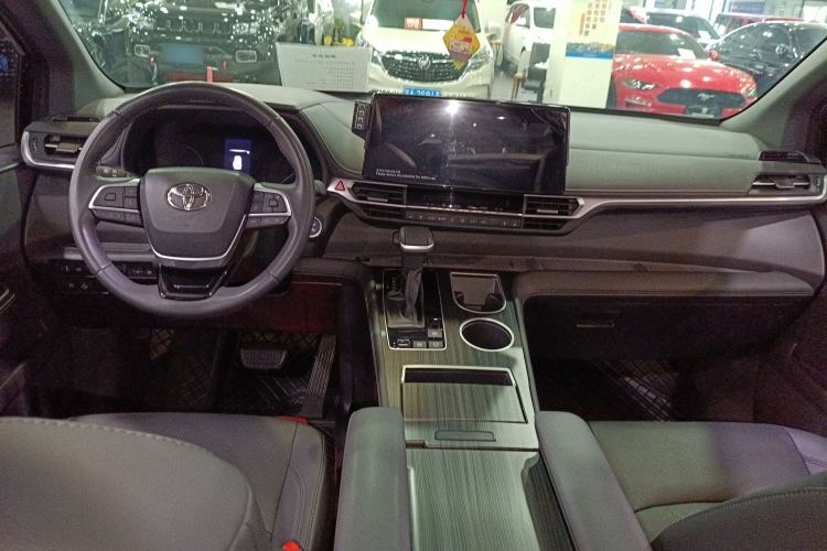 Used Toyota SIENNA 2023 2.5L Hybrid Deluxe Edition
