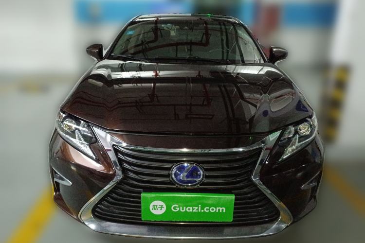 Used Lexus ES 2017 300h Mark Levinson Comfort Edition Front