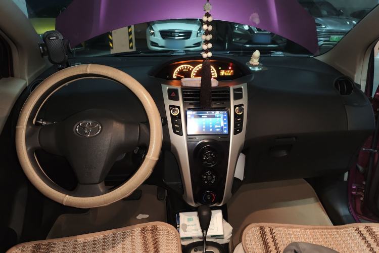 Used Toyota Yaris 2011 1.6E Automatic Charm Edition Center Console