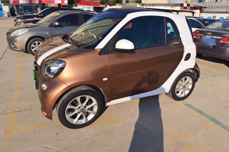 Used smart fortwo 2015 1.0L 52 kW hardtop Dynamic version