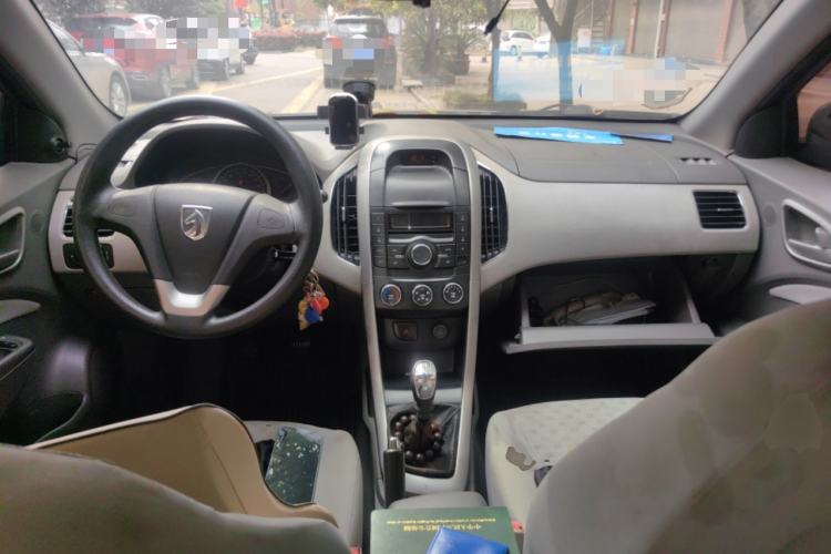 Used Baojun 630 2013 1.5L manual standard version