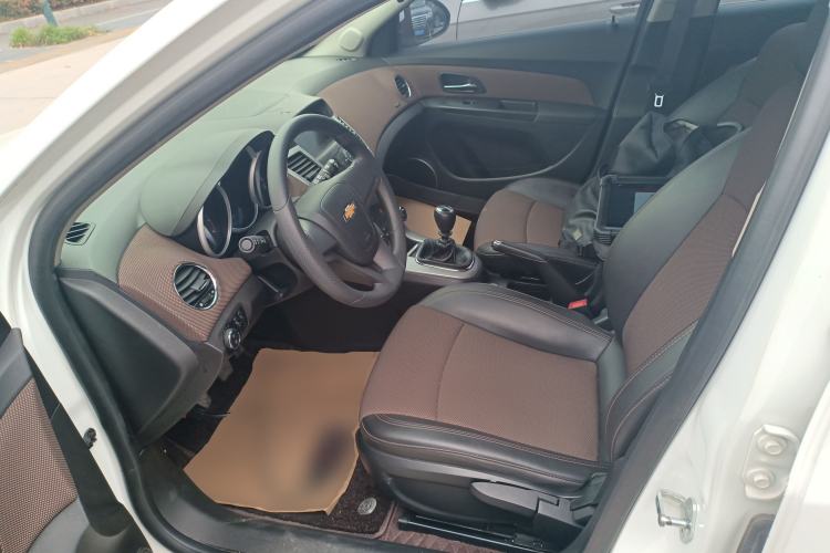 Used Chevrolet Cruze 2015 Hatchback 1.6L Manual Comfort Edition