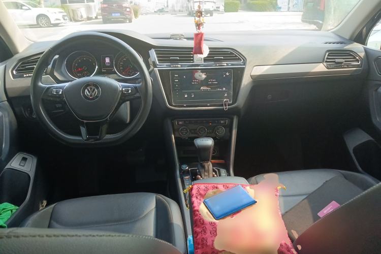 Used Volkswagen Tiguan L 2019 330TSI Automatic Two-Wheel Drive Smart Luxury Version China VI Standard Center Console