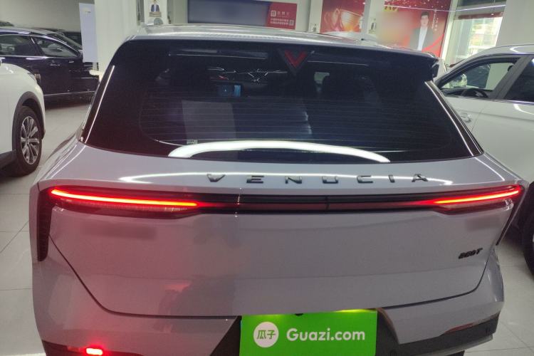 Used Venucia V 2021 260T Idol Edition
