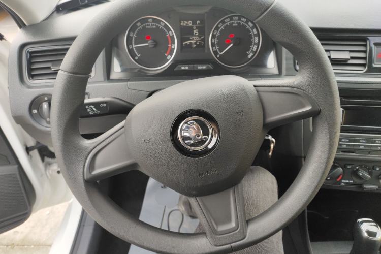 Used Skoda Rapid Spaceback 2016 Revised Version 1.6L Automatic Front-Drive Edition Steering Wheel