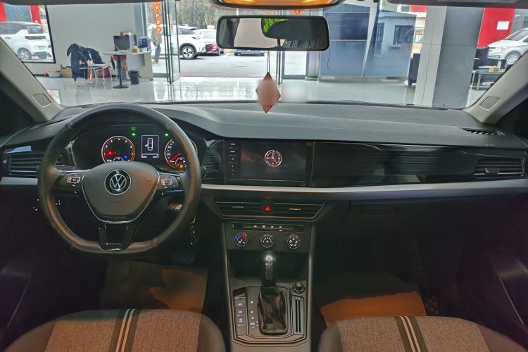 Used Volkswagen Lavida 2021 1.5L Automatic Fashion Edition Center Console