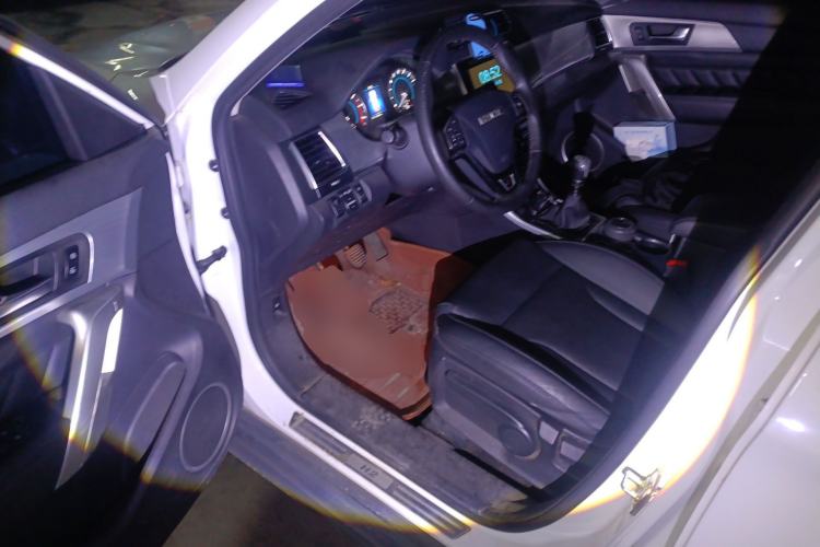 Used Haval H2 2016 Red-Label 1.5T Manual Two-Wheel Drive Luxury Model
