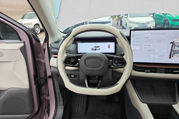 Used Lynk & Co 06 EM-P 2023 EM-P 126 Long-Range Halo Steering Wheel