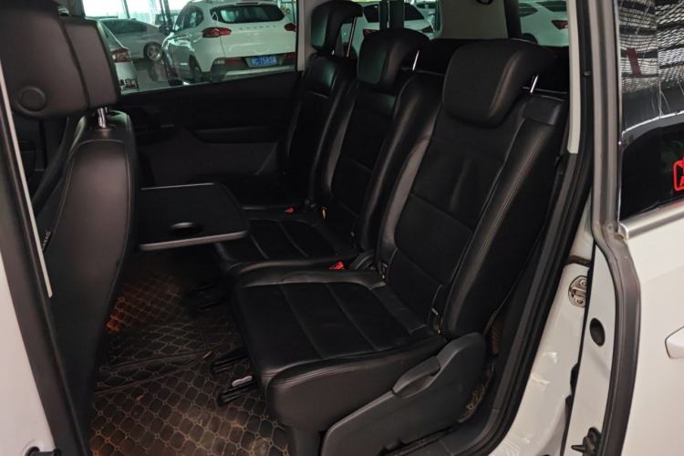 Used Volkswagen Sharan 2013 1.8TSI Comfort Model
