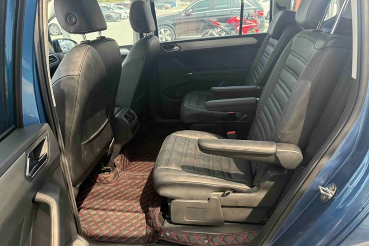 Used Volkswagen Touran 2016 Volkswagen Touran L 280TSI DSG Comfort Edition Interior 4