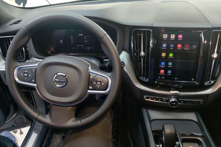 Used Volvo XC60 2025 B5 4x4 Smart Luxury Edition